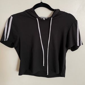 Cropped shirt with hoodie